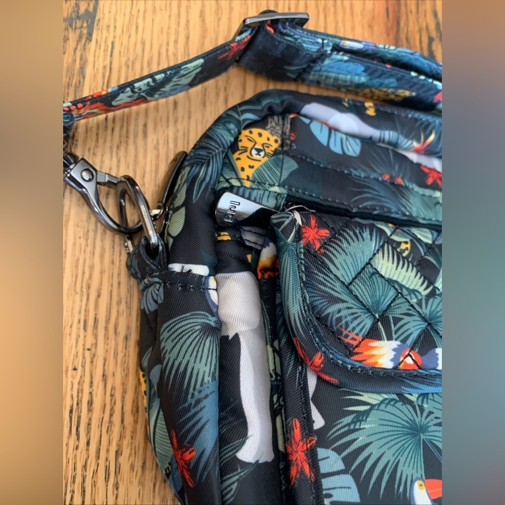Lug Switch Convertible RFID Crossbody Purse/Belt Bag Safari Animal Print Travel - Picture 2 of 8